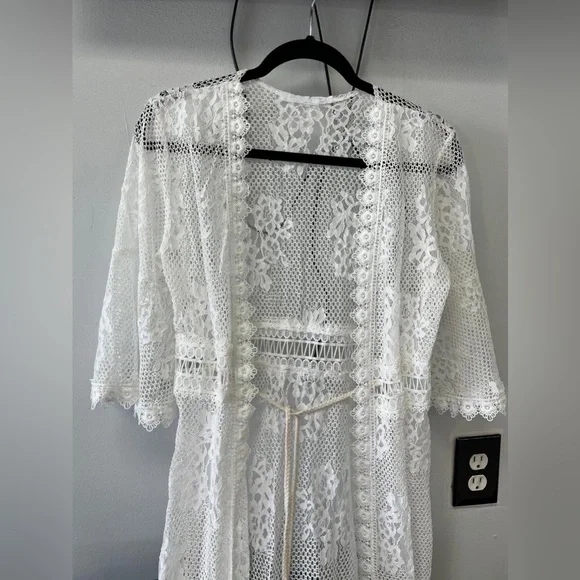 Elegant White Lace Cover-Up - Picture 2 of 3